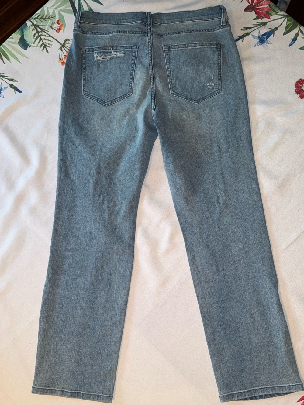 New York&Co Soho Straight leg Distressed ( open rip style ) with gems Jeans BNWT - Picture 3 of 16